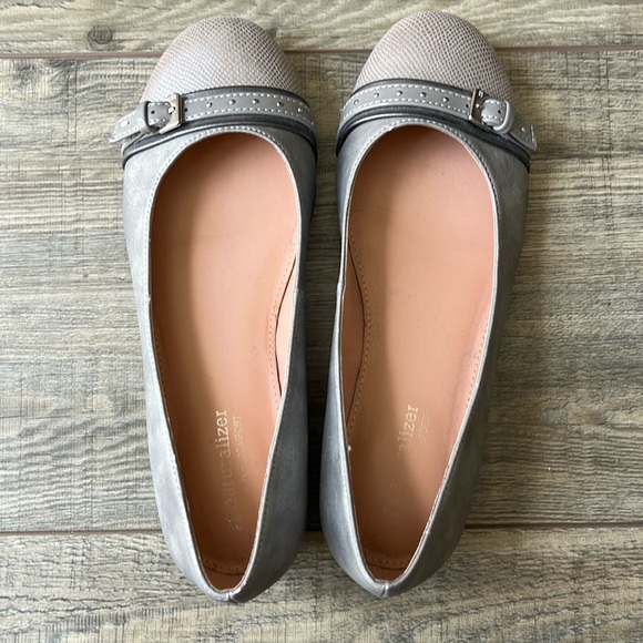 Naturalizer Women’s Silver/gray flats size 7.5 Narrow shoes - Picture 1 of 8